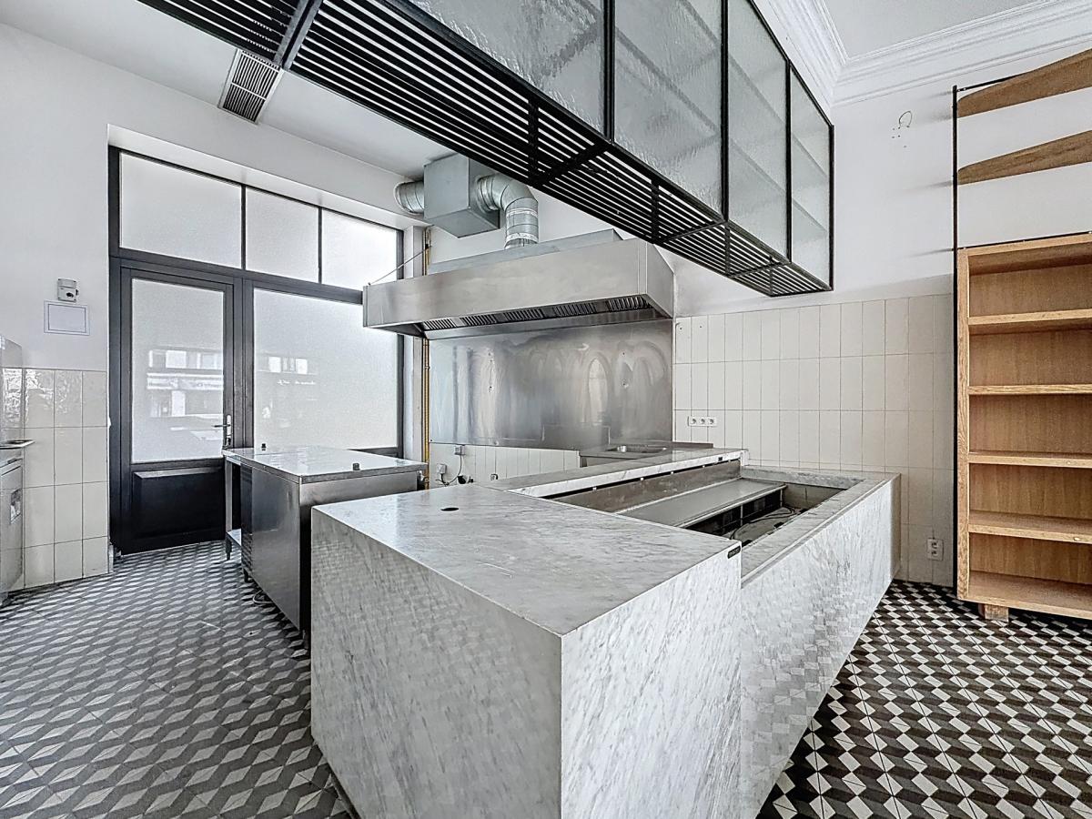 Fort Jaco : Superbe commerce HORECA + terrasse 