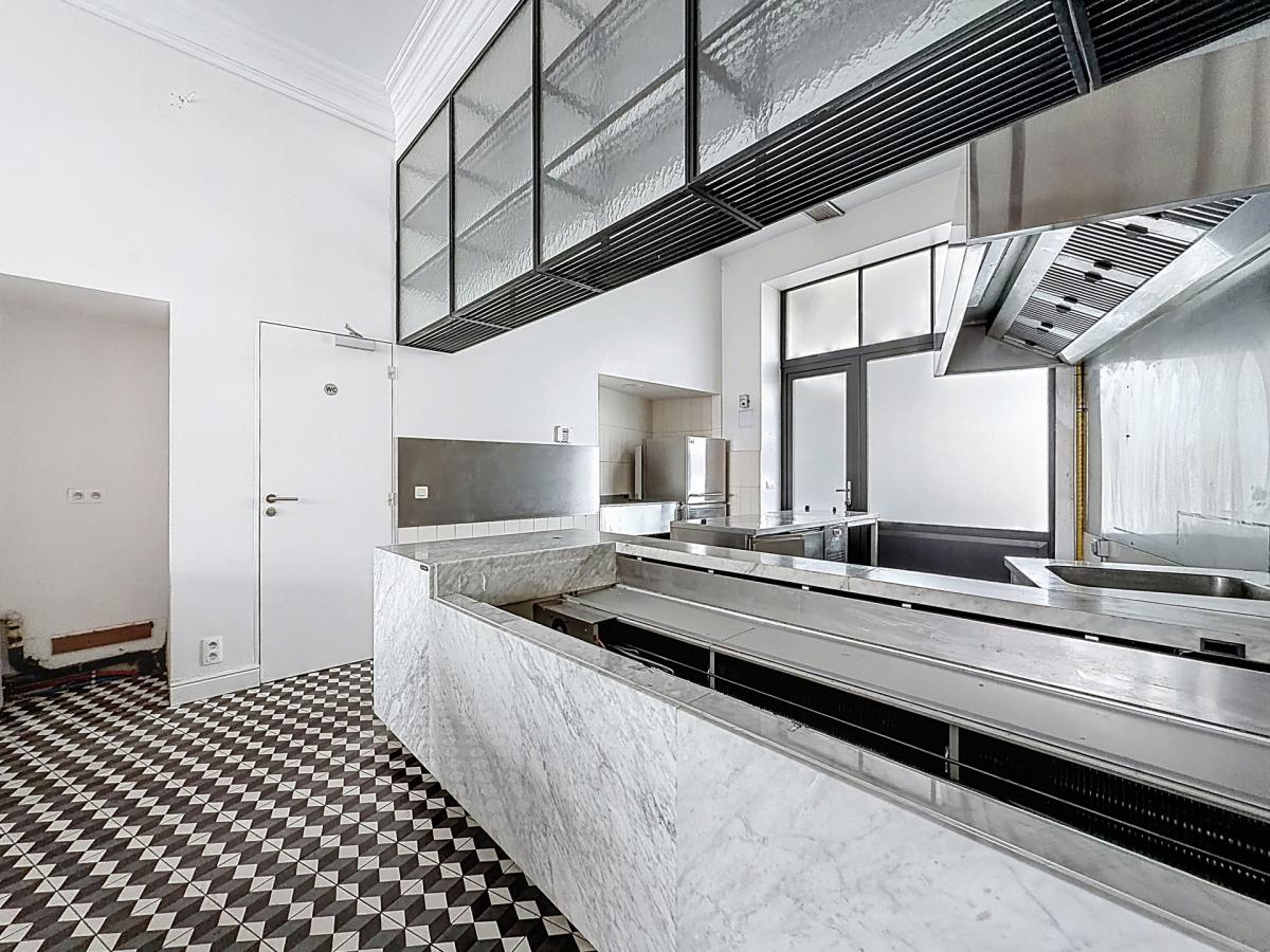 Fort Jaco : Superbe commerce HORECA + terrasse 