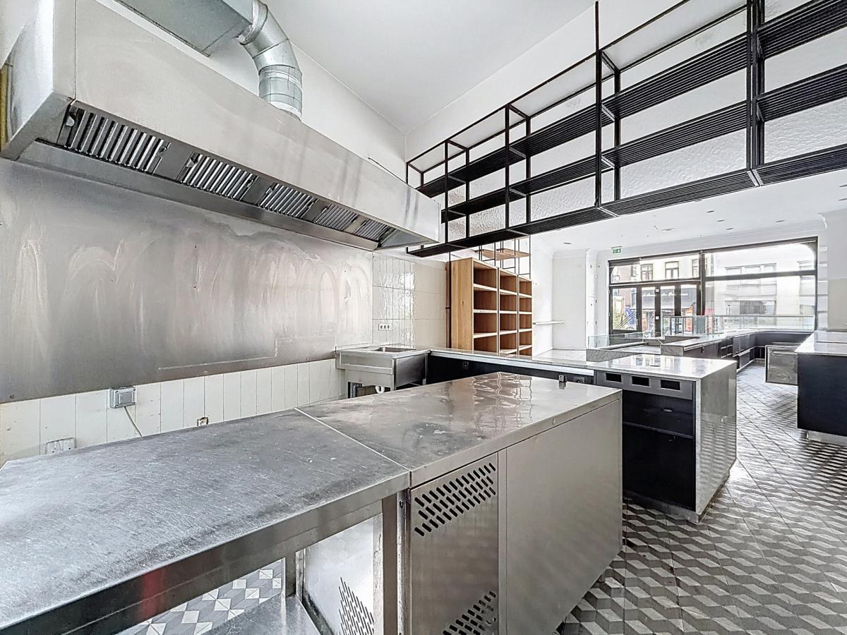 Fort Jaco : Superbe commerce HORECA + terrasse 