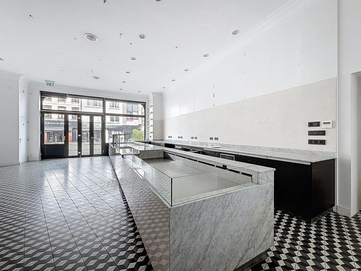 Fort Jaco : Superbe commerce HORECA + terrasse 