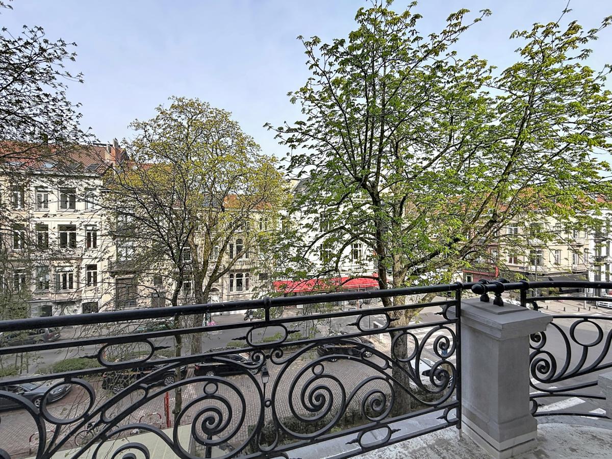 Lepoutre / Pl. Brugmann : Somptueux appartement remis à neuf