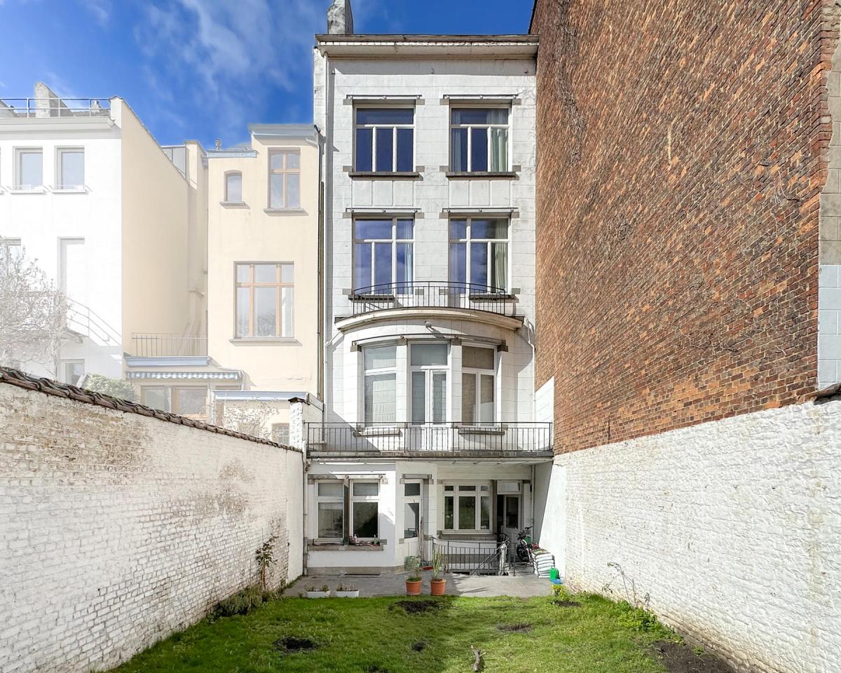 Lumineuse maison bourgeoise, 12 chambres, terrasse & jardin.