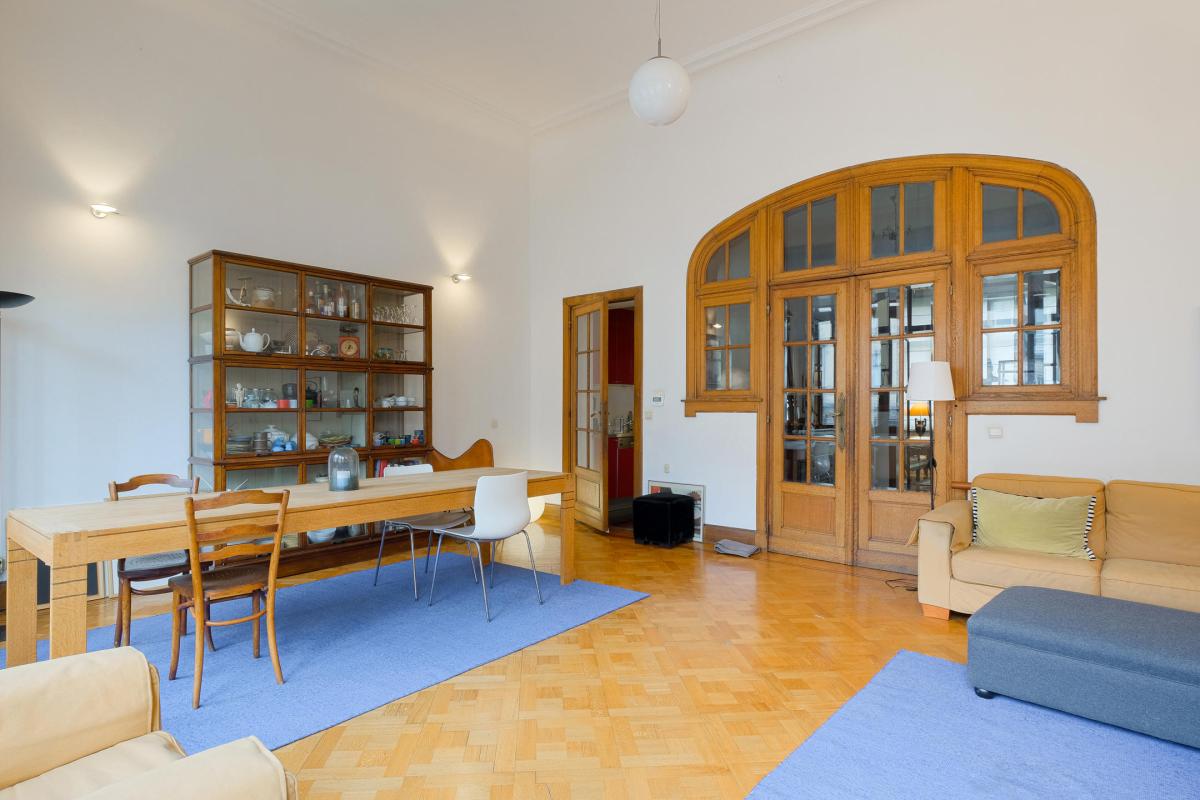 Lumineuse maison bourgeoise, 12 chambres, terrasse & jardin.