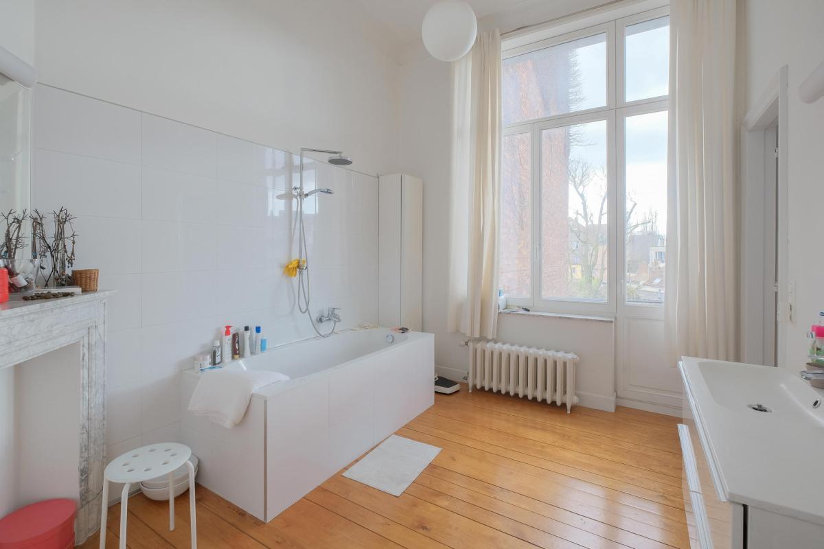 Lumineuse maison bourgeoise, 12 chambres, terrasse & jardin.