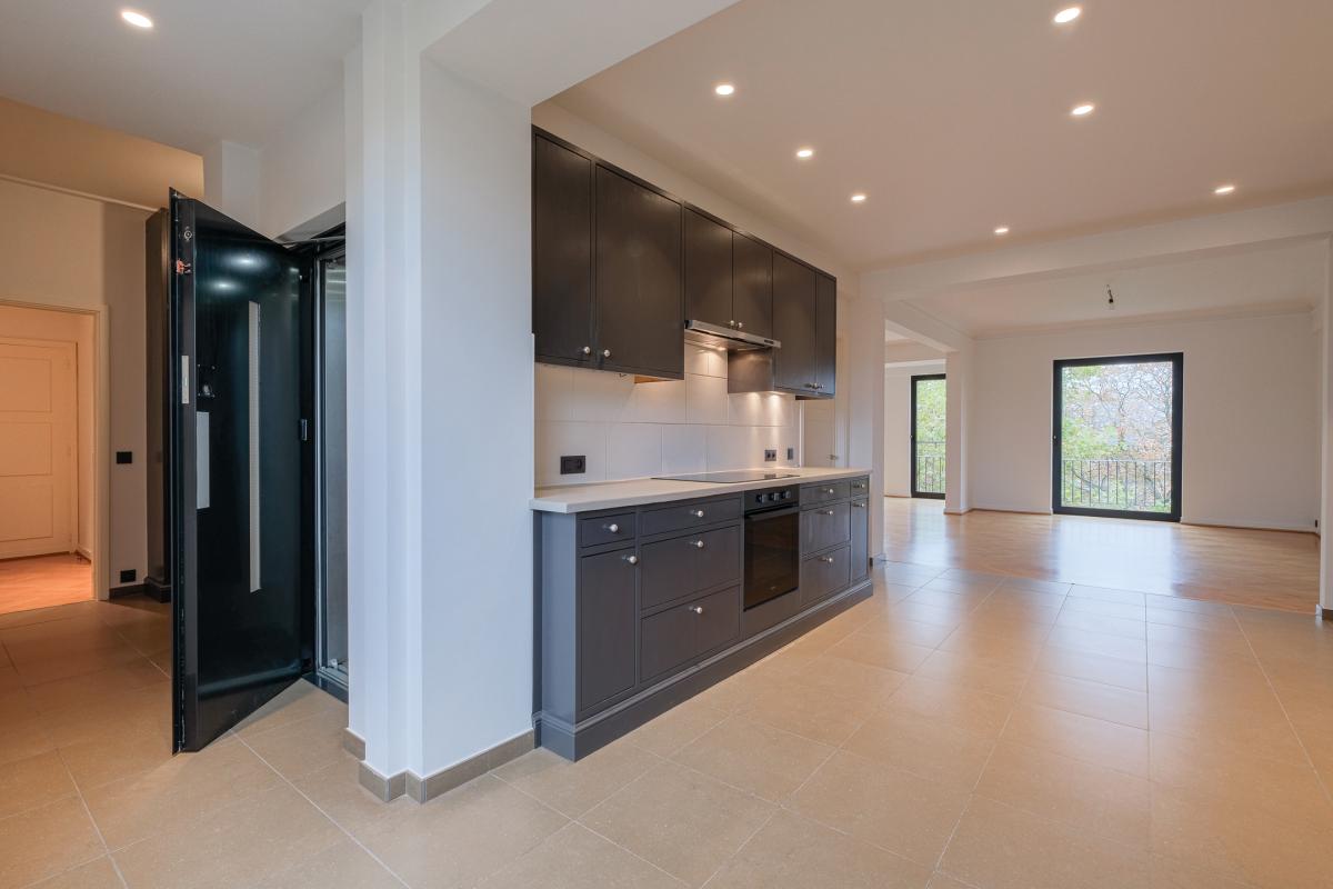 Louise, jardin du Roi, spacieux appartement de 205 m2