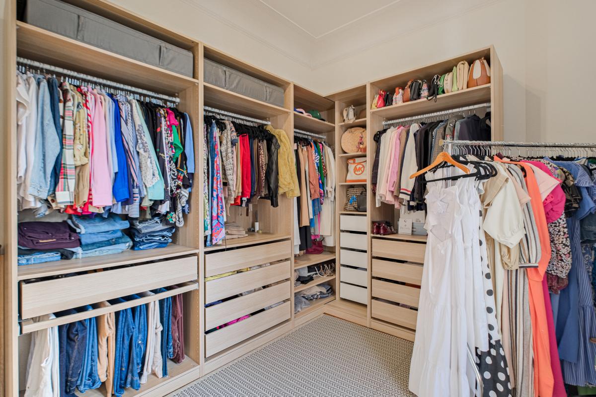 Vanderkindere : Appartement de caractère ± 225 m² bruts.