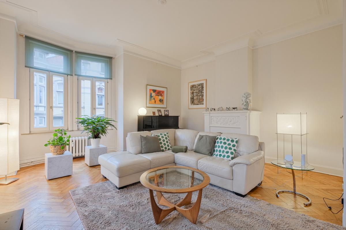 Vanderkindere : Appartement de caractère ± 225 m² bruts.