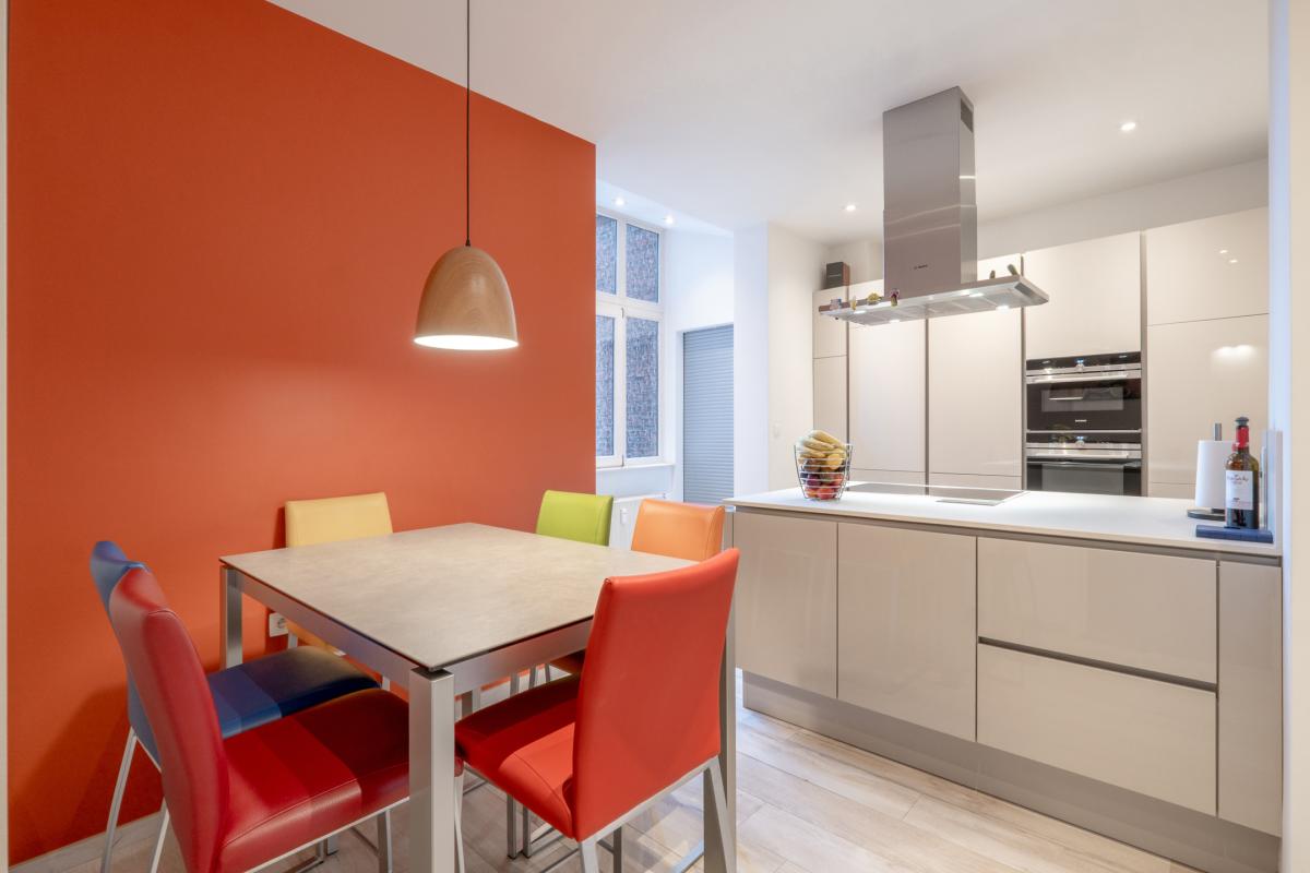 Vanderkindere : Appartement de caractère ± 225 m² bruts.