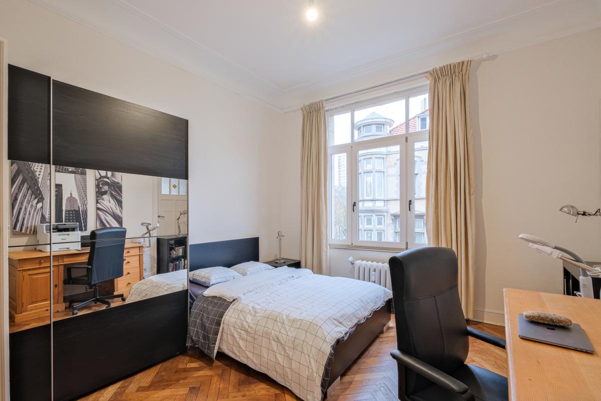 Vanderkindere : Appartement de caractère ± 225 m² bruts.