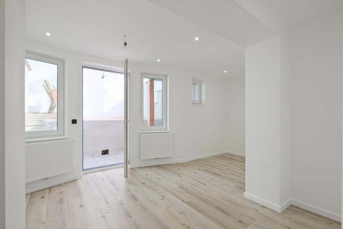 Lepoutre: Magnifique duplex rénové 2 chambres, bureau + cour