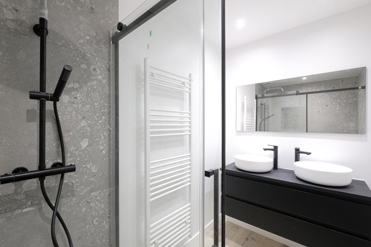 Lepoutre: Magnifique duplex rénové 2 chambres, bureau + cour