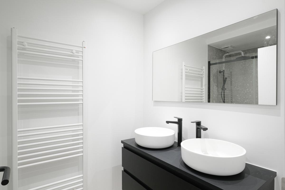 Lepoutre: Magnifique duplex rénové 2 chambres, bureau + cour