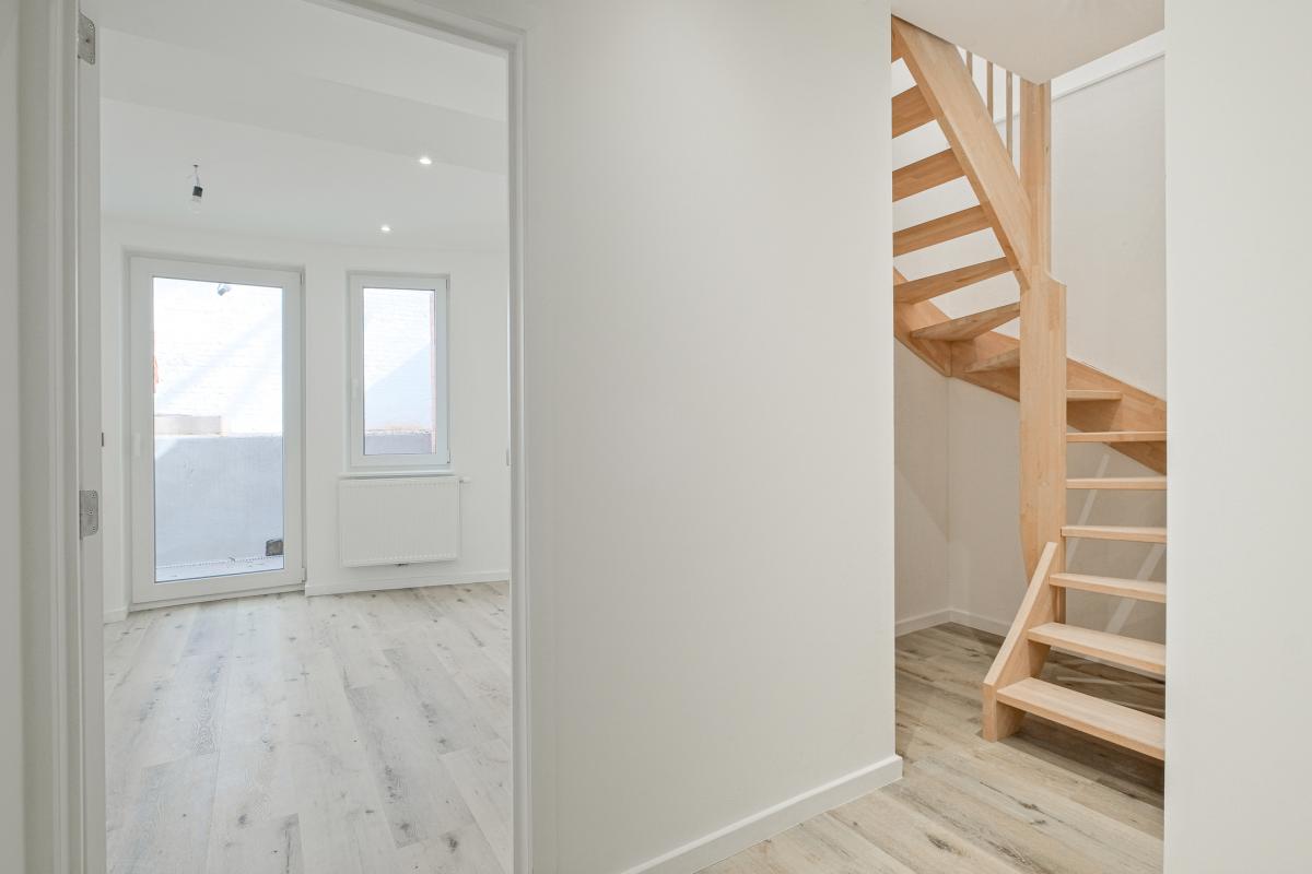 Lepoutre: Magnifique duplex rénové 2 chambres, bureau + cour