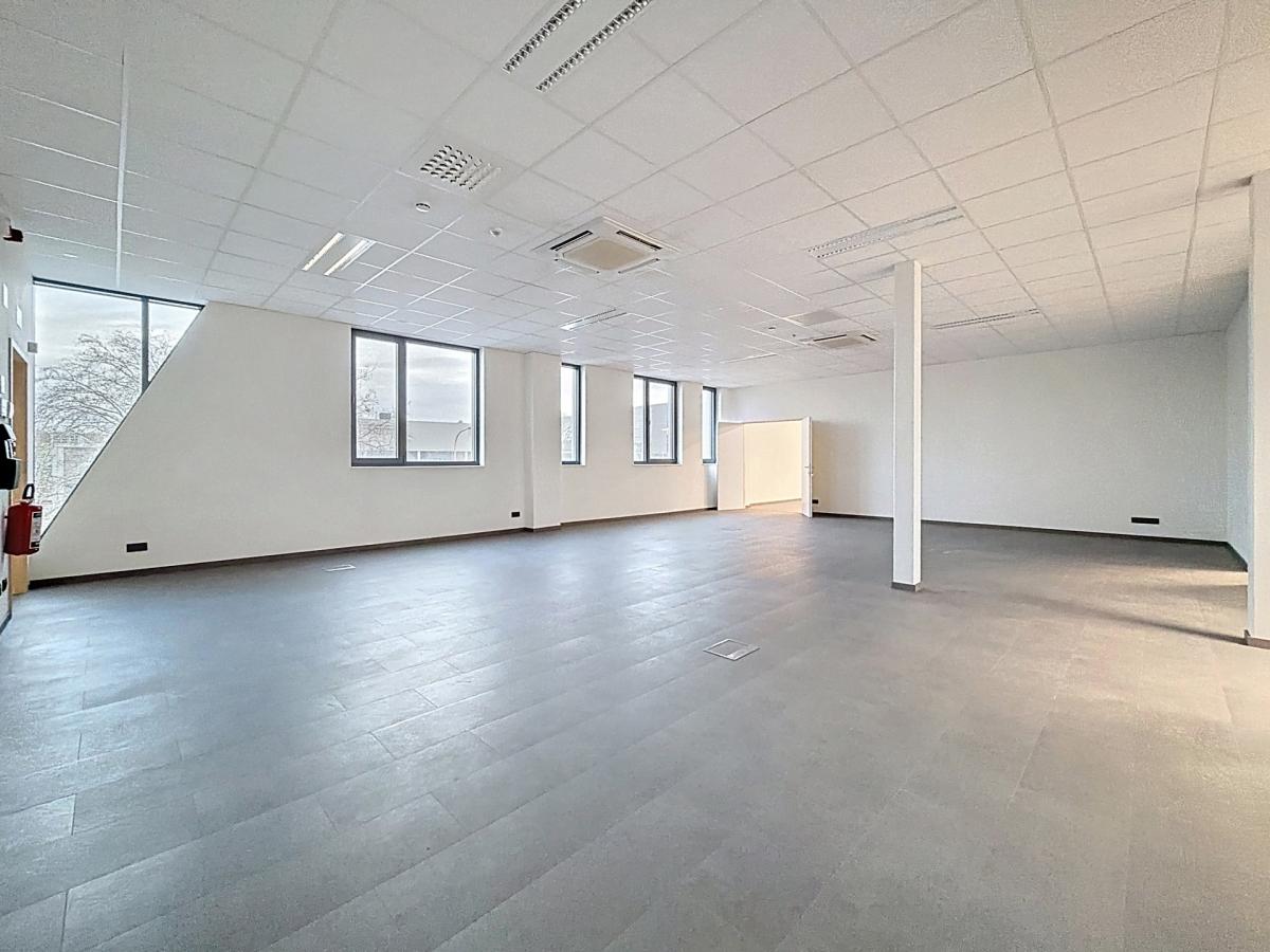Forest / Drogenbos : Plateau de bureaux neuf ± 400 m² 