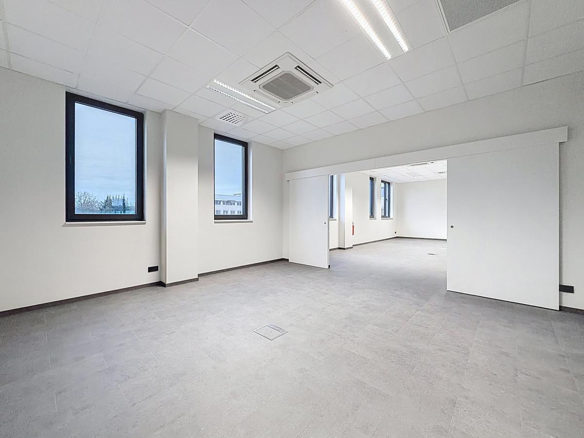 Forest / Drogenbos : Plateau de bureaux neuf ± 400 m² 
