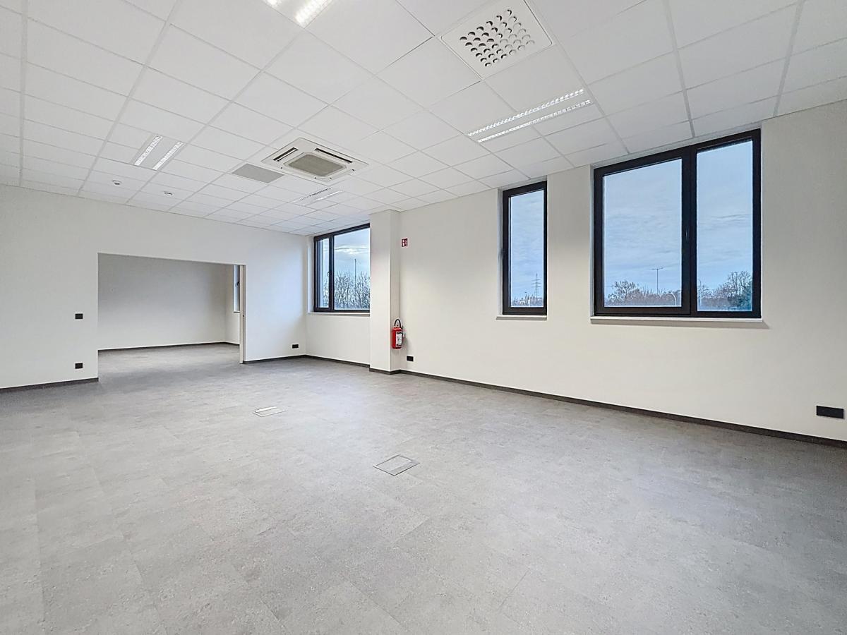 Forest / Drogenbos : Plateaux de bureaux ± 800 m² 