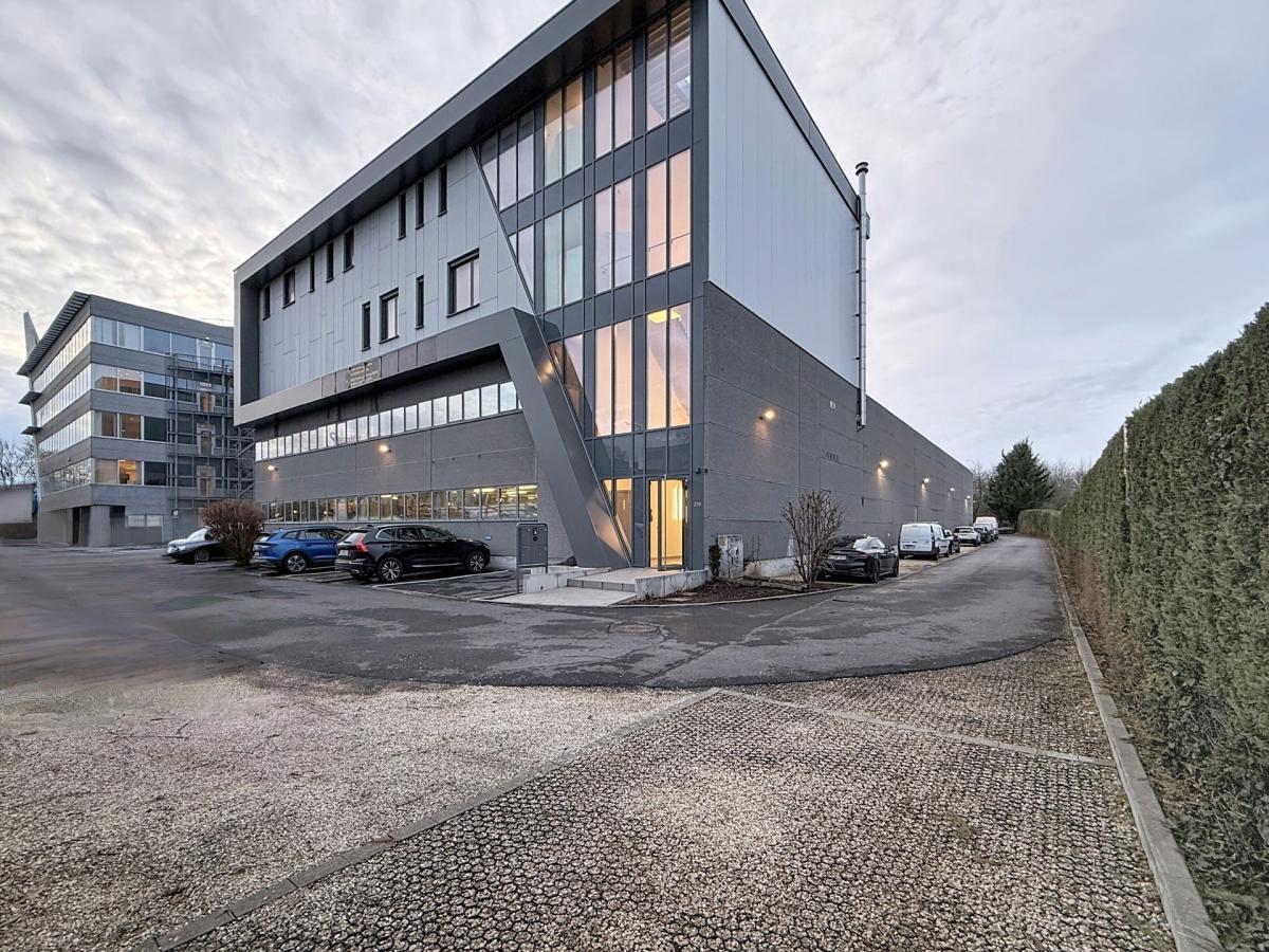 Forest / Drogenbos : Plateaux de bureaux ± 800 m² 