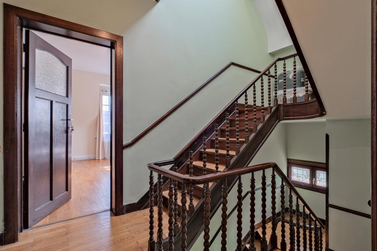 Magnifique Hôtel de maître de ± 600 m², jardin et garage.