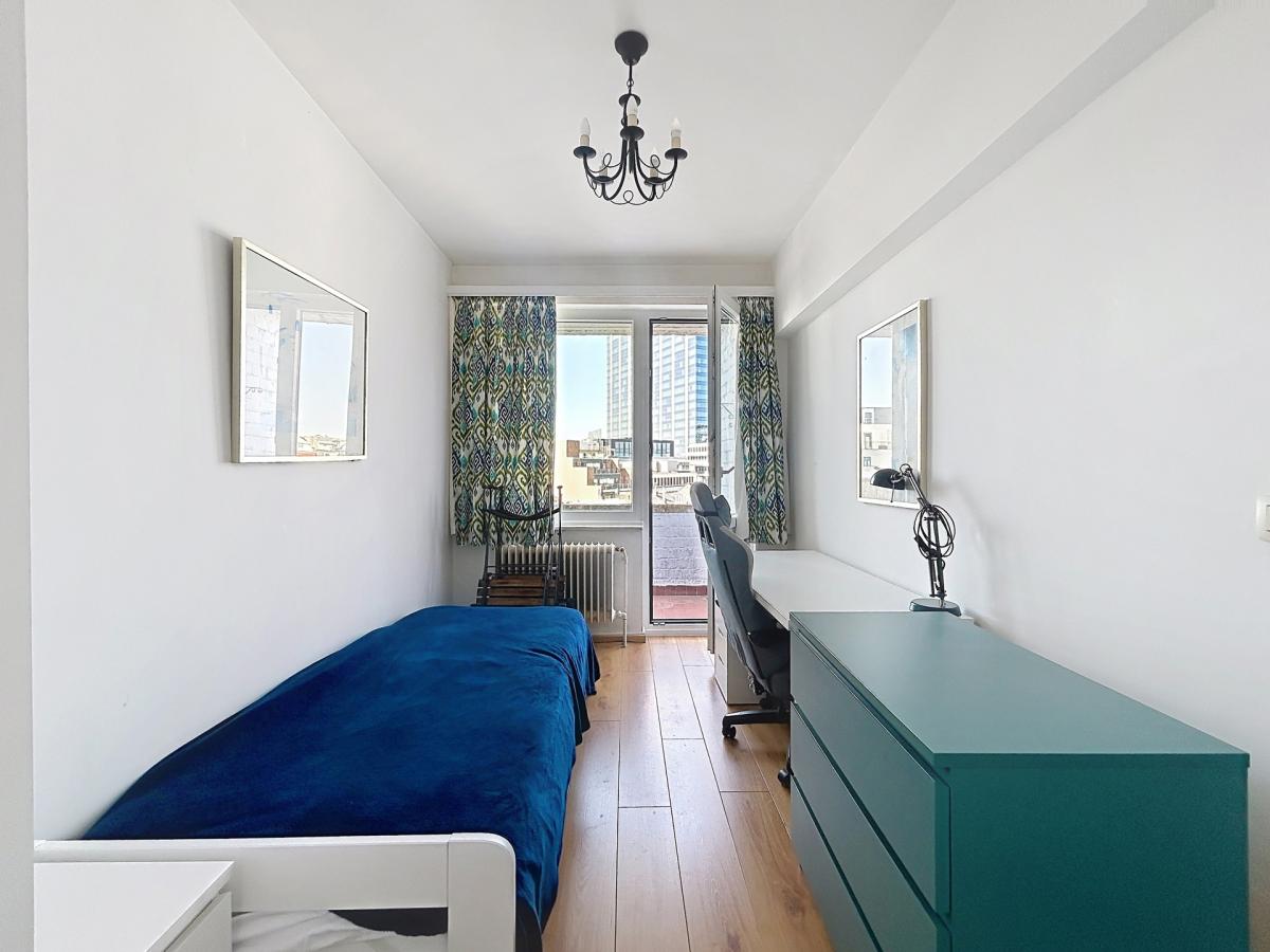 Colonne du Congrès: appartement rénové avec terrasse arrière