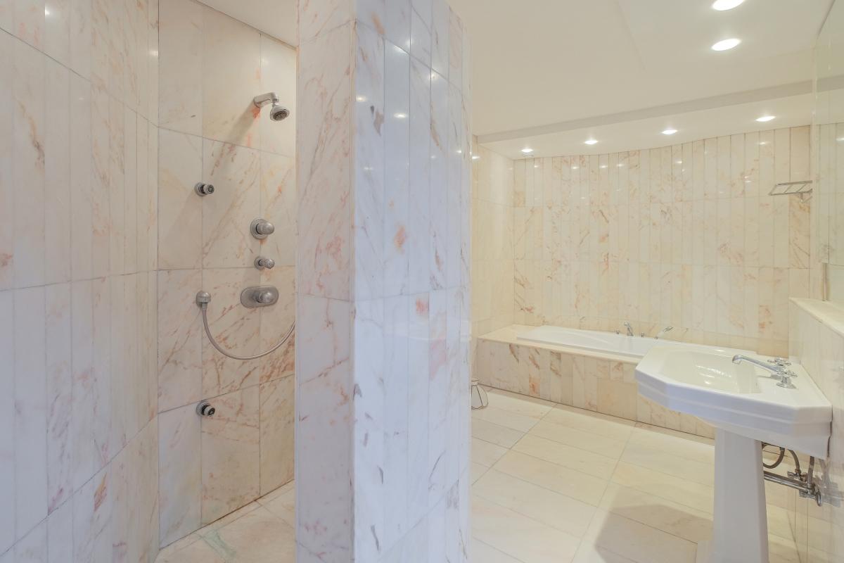 Parc Brugmann - Villa de ± 450 m² bruts avec jardin & garage