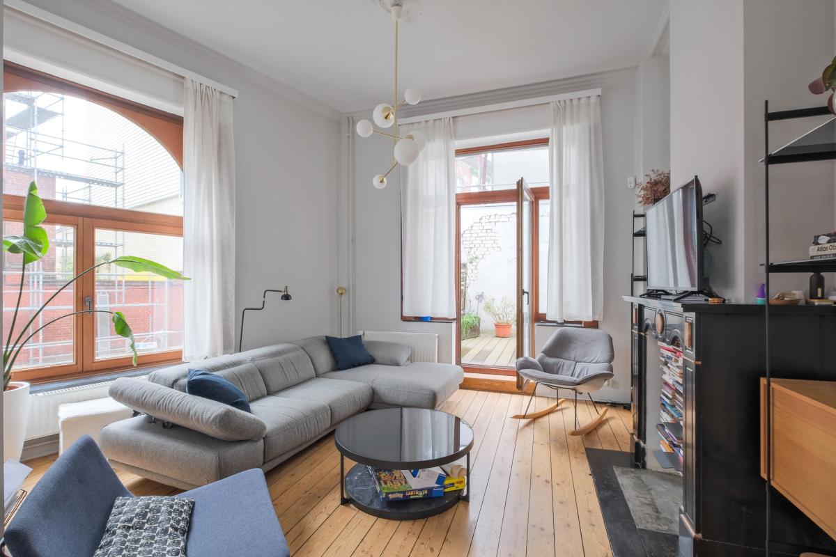 Cinquantenaire: maison rénovée terrasse 3ch., bur., dressing