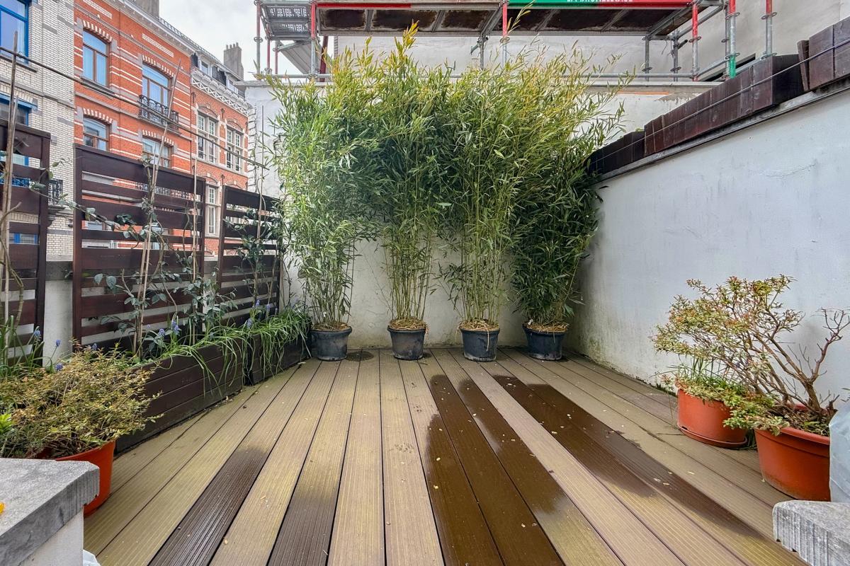 Cinquantenaire: maison rénovée terrasse 3ch., bur., dressing