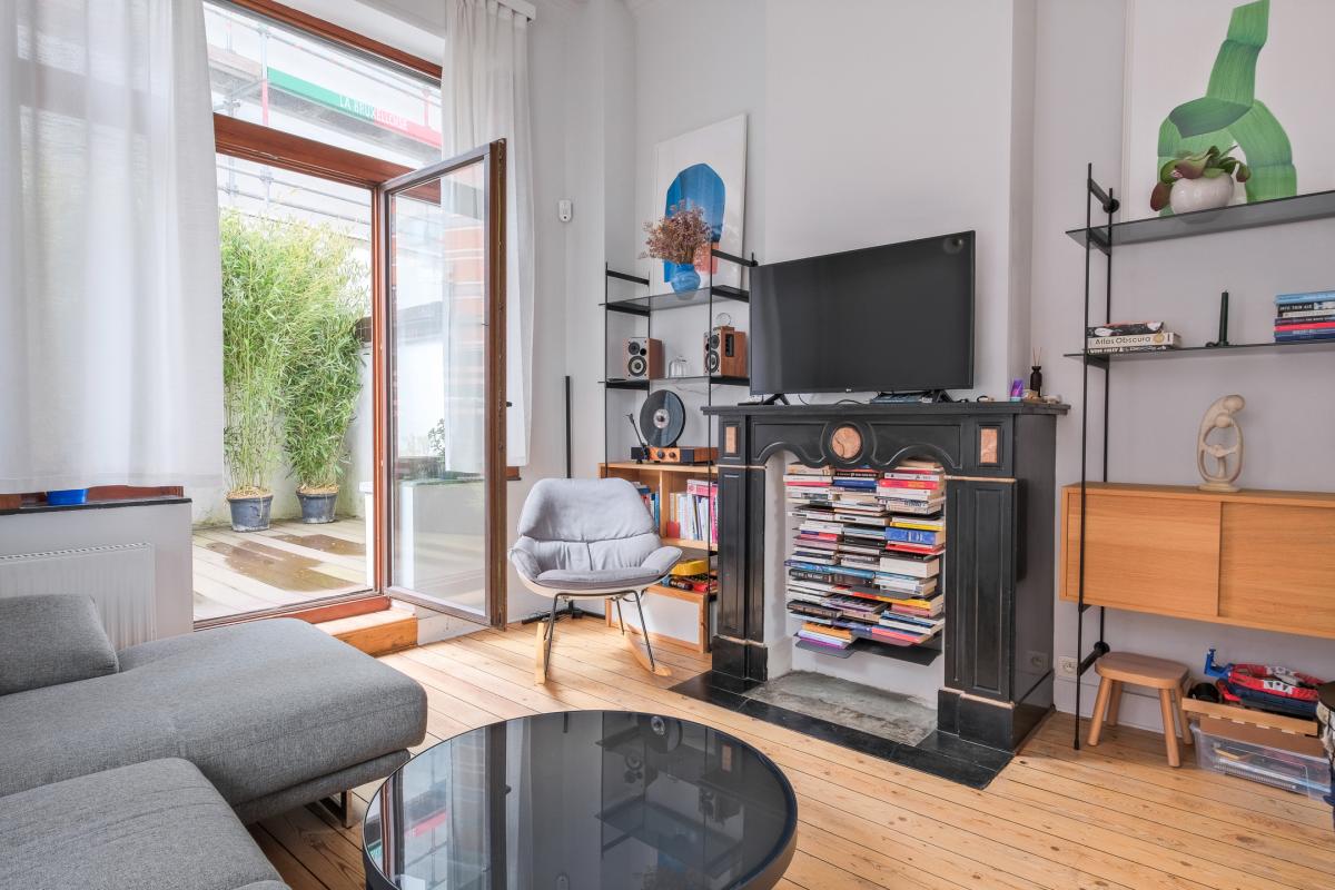 Cinquantenaire: maison rénovée terrasse 3ch., bur., dressing