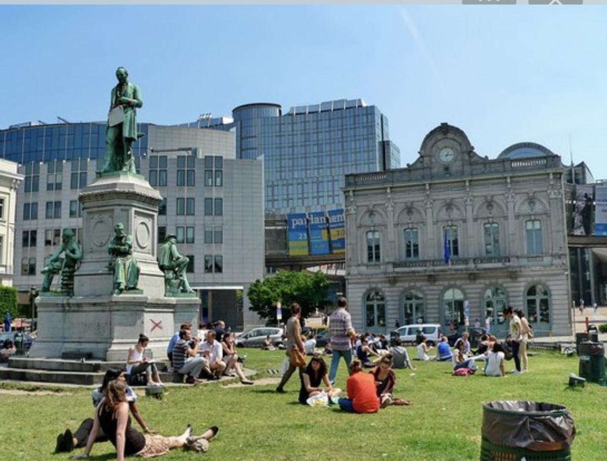 Place Luxembourg: magnifique appartement terrasse S/O 12 m²