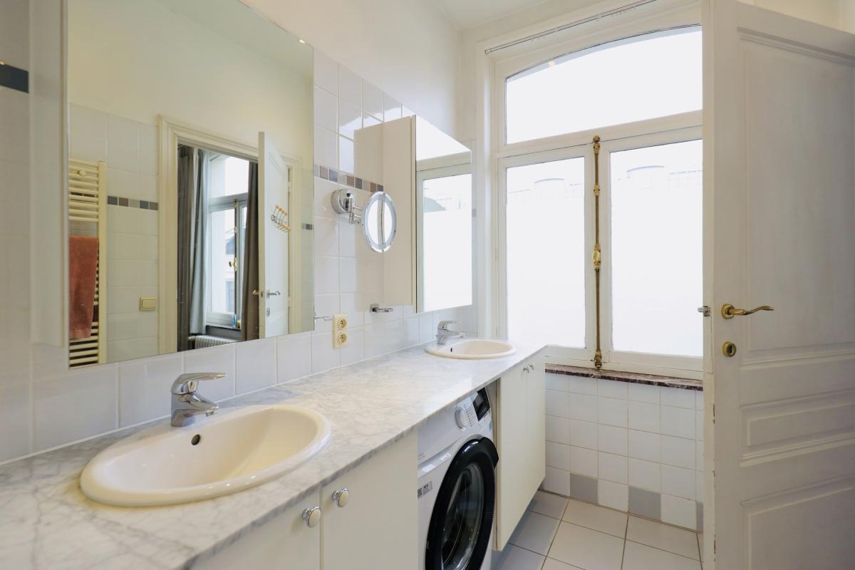 Place Luxembourg: magnifique appartement terrasse S/O 12 m²