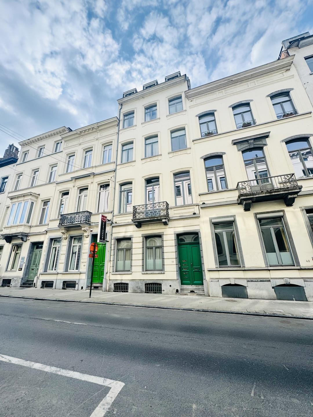 Place Luxembourg: magnifique appartement terrasse S/O 12 m²