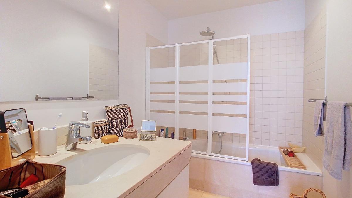 Châtelain : Magnifique appartement 3 CH. + terrasse SUD