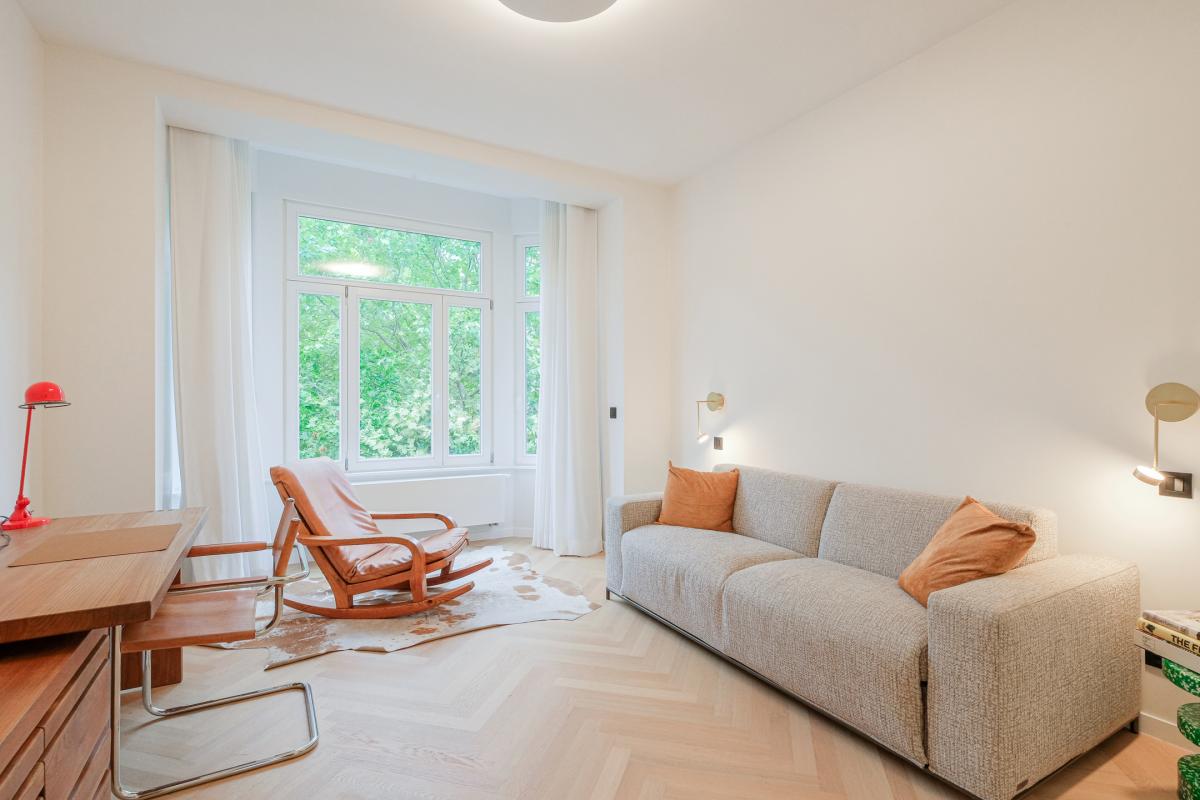 Molière/Pl. Constantin Meunier: Bel appartement rénové 2 ch.