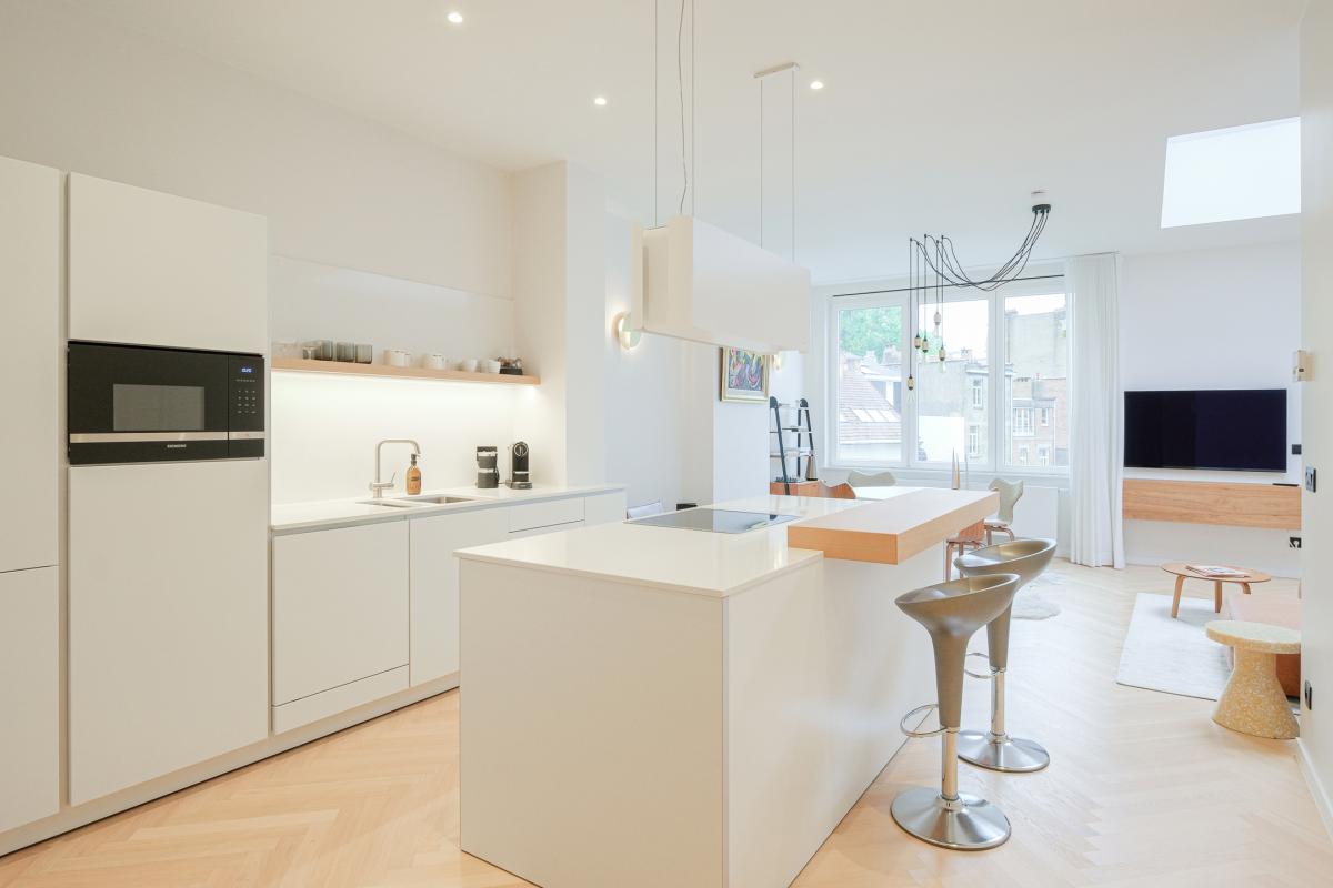 Molière/Pl. Constantin Meunier: Bel appartement rénové 2 ch.