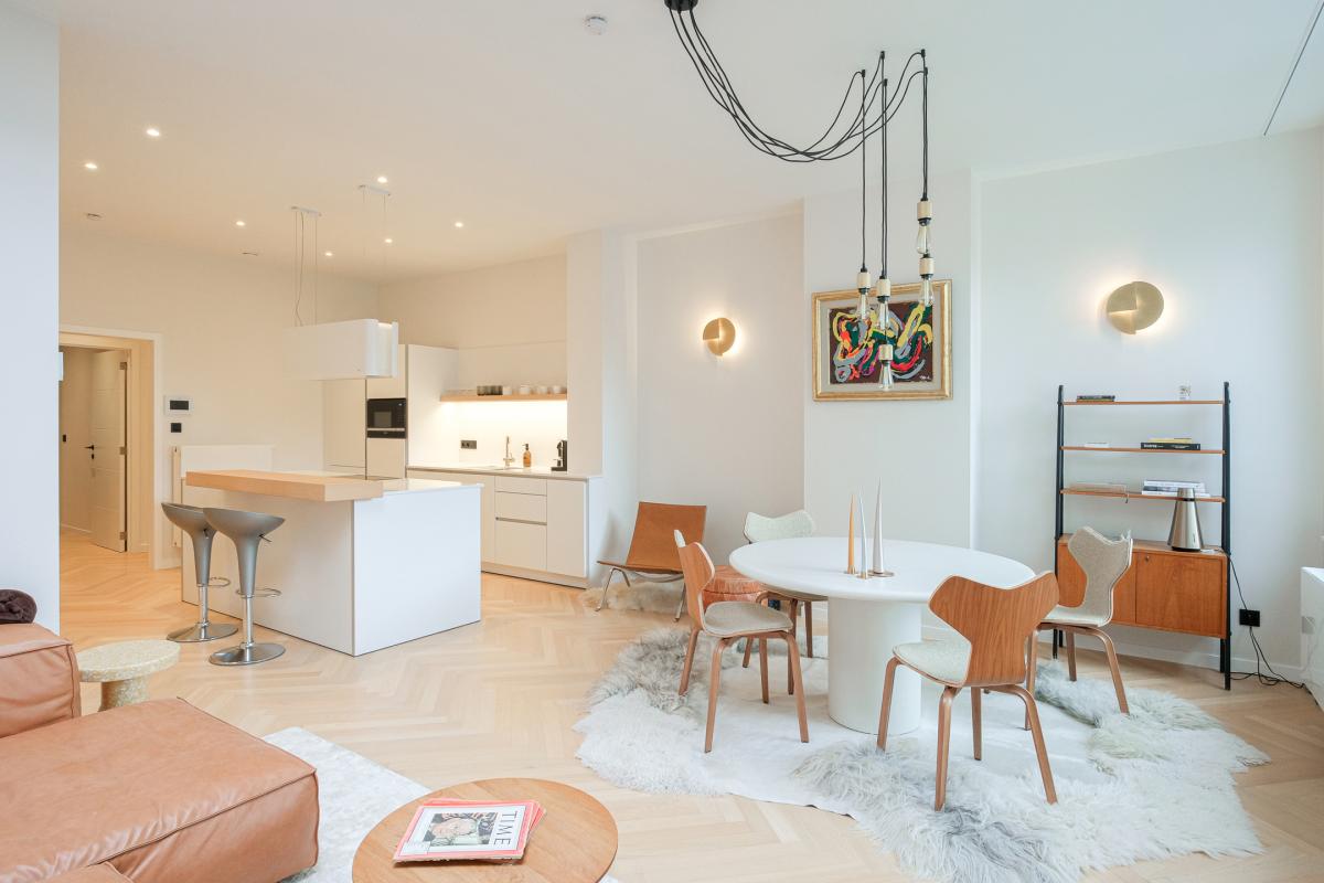 Molière/Pl. Constantin Meunier: Bel appartement rénové 2 ch.