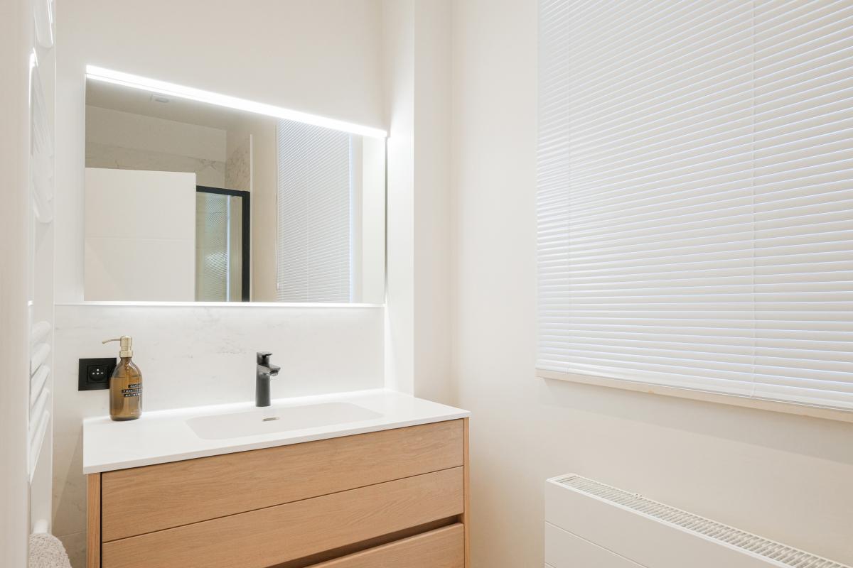 Molière/Pl. Constantin Meunier: Bel appartement rénové 2 ch.