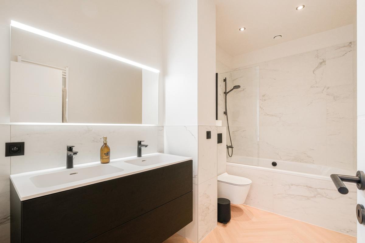 Molière/Pl. Constantin Meunier: Bel appartement rénové 2 ch.