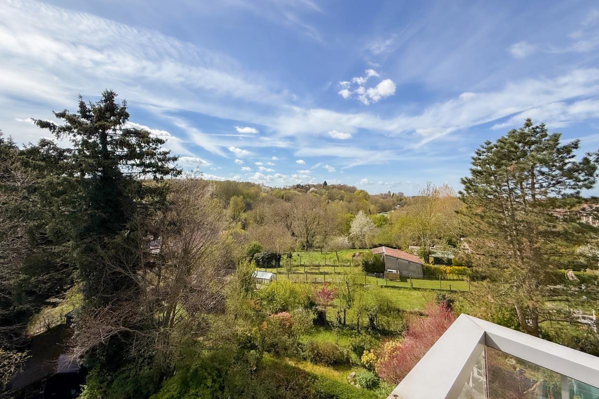 Saint-Job : bel appartement 1 chambre + Terrasse Sud