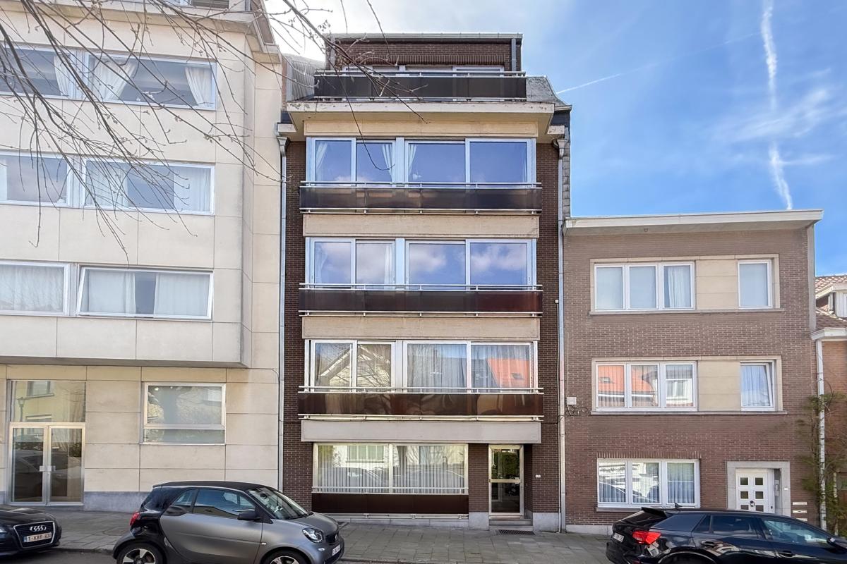 Saint-Job : bel appartement 1 chambre + Terrasse Sud