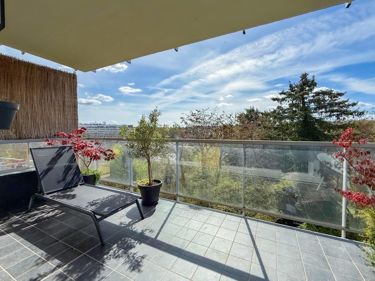 Saint-Job : bel appartement 1 chambre + Terrasse Sud