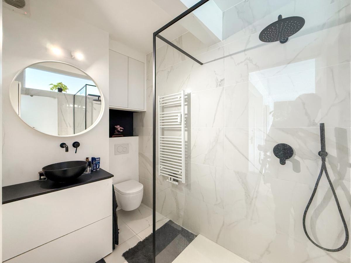 Saint-Job : bel appartement 1 chambre + Terrasse Sud