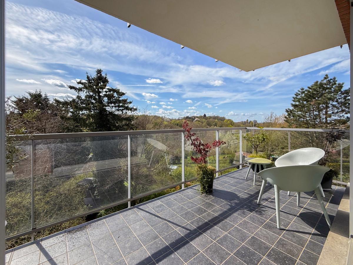 Saint-Job : bel appartement 1 chambre + Terrasse Sud