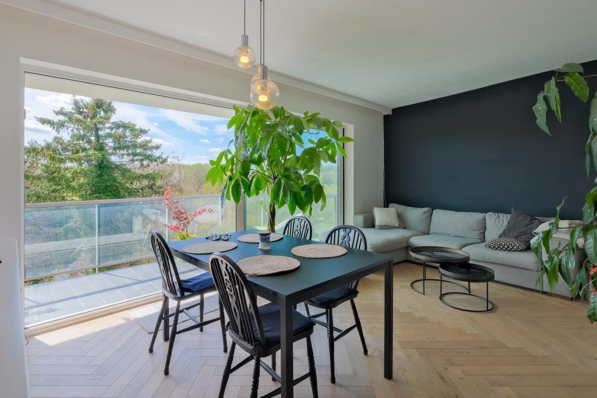 Saint-Job : bel appartement 1 chambre + Terrasse Sud