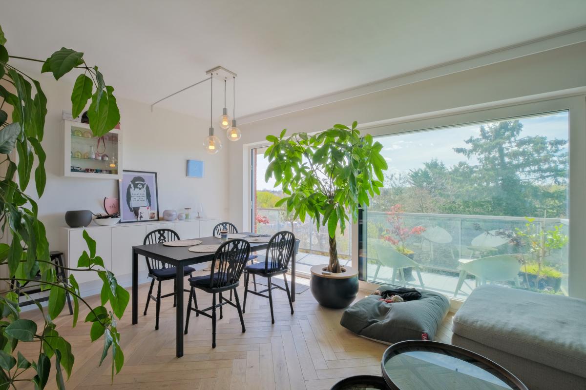 Saint-Job : bel appartement 1 chambre + Terrasse Sud