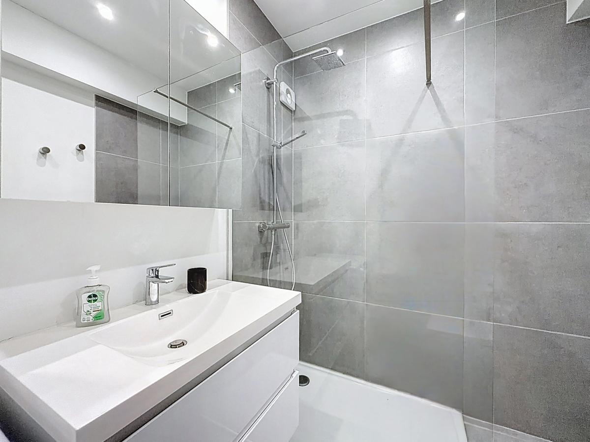 Lepoutre / Pl. Brugmann : Beau studio meublé