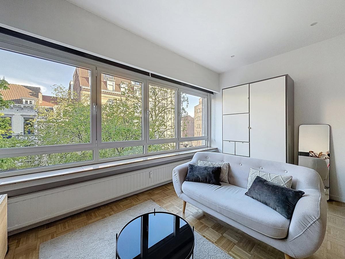 Lepoutre / Pl. Brugmann : Beau studio meublé