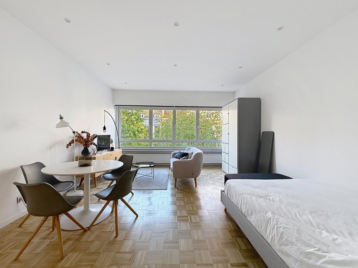 Lepoutre / Pl. Brugmann : Beau studio meublé