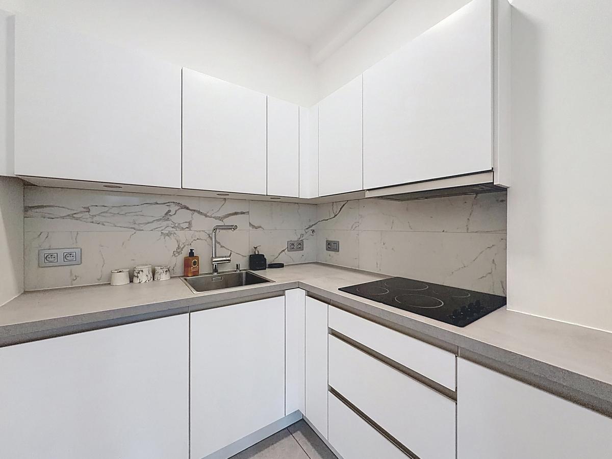 Lepoutre / Pl. Brugmann : Beau studio meublé