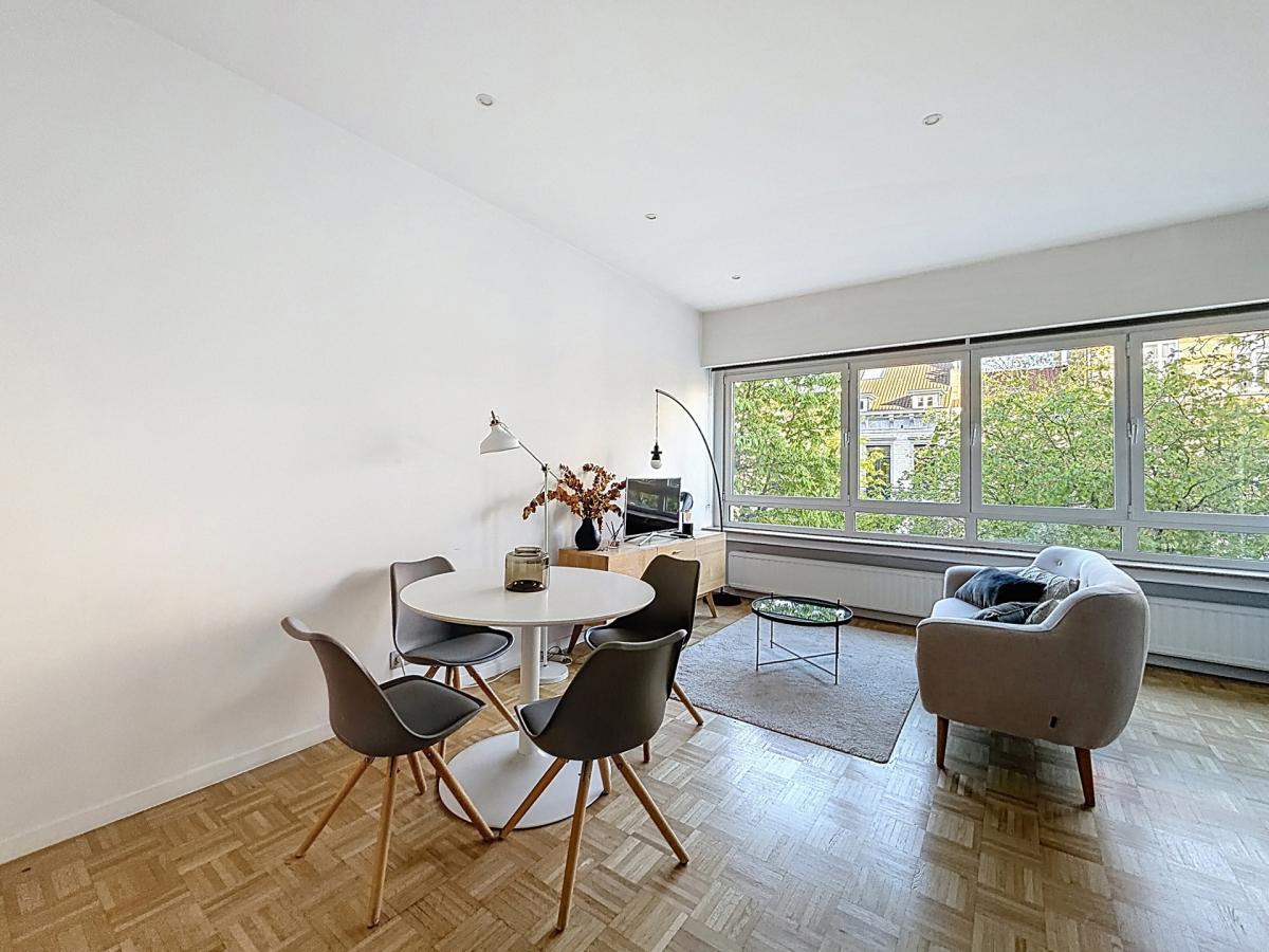 Lepoutre / Pl. Brugmann : Beau studio meublé