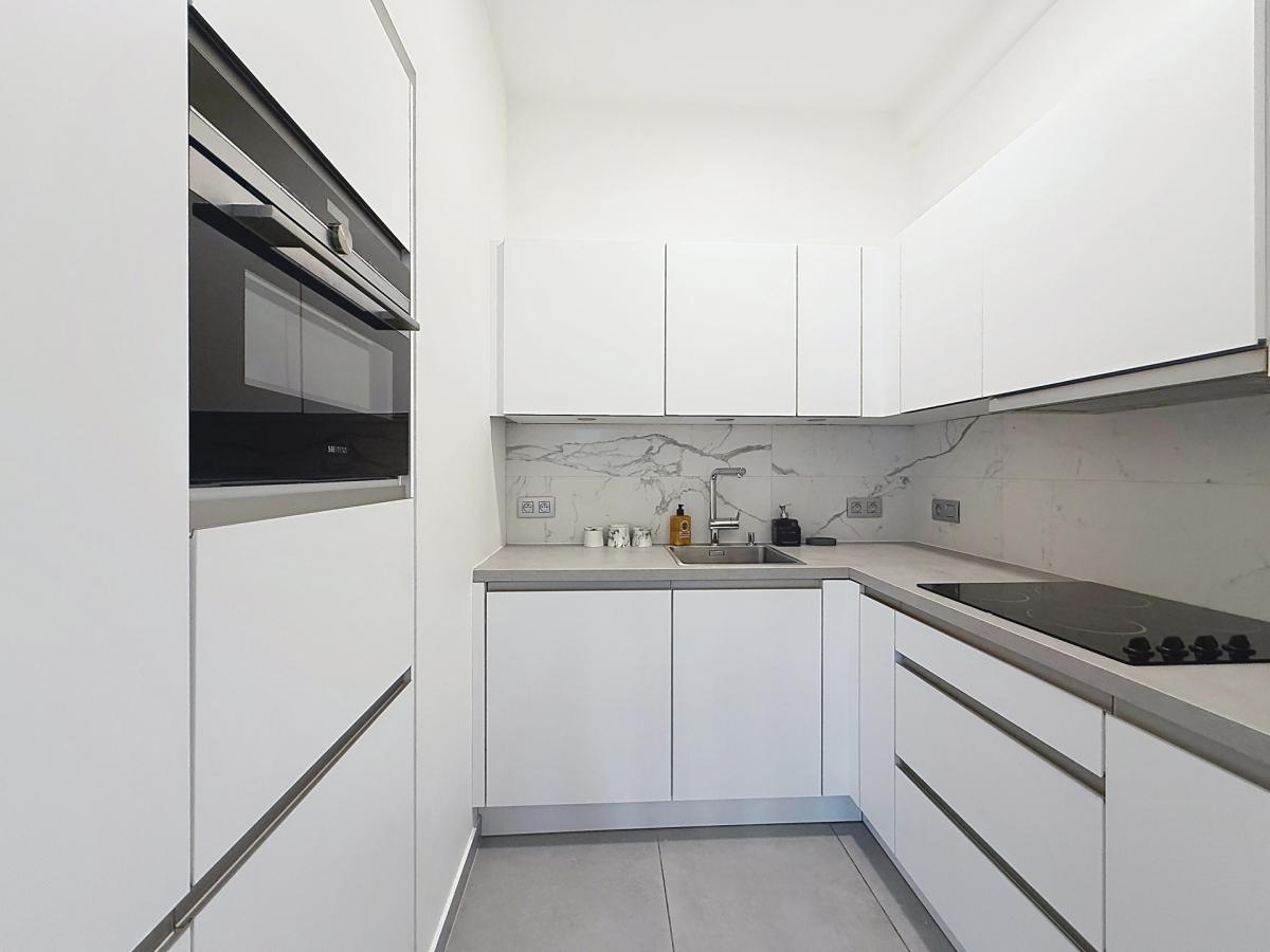 Lepoutre / Pl. Brugmann : Beau studio meublé