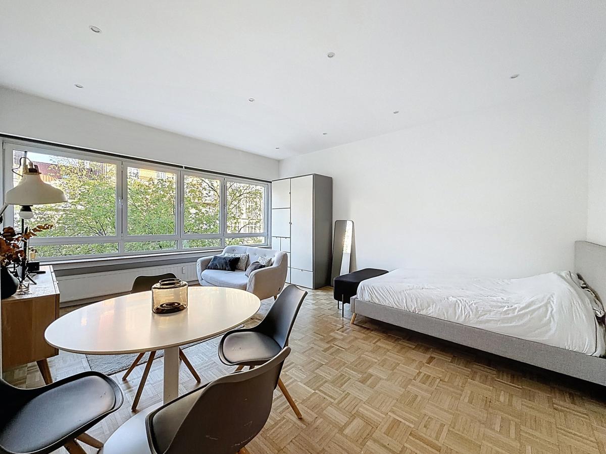 Lepoutre / Pl. Brugmann : Beau studio meublé